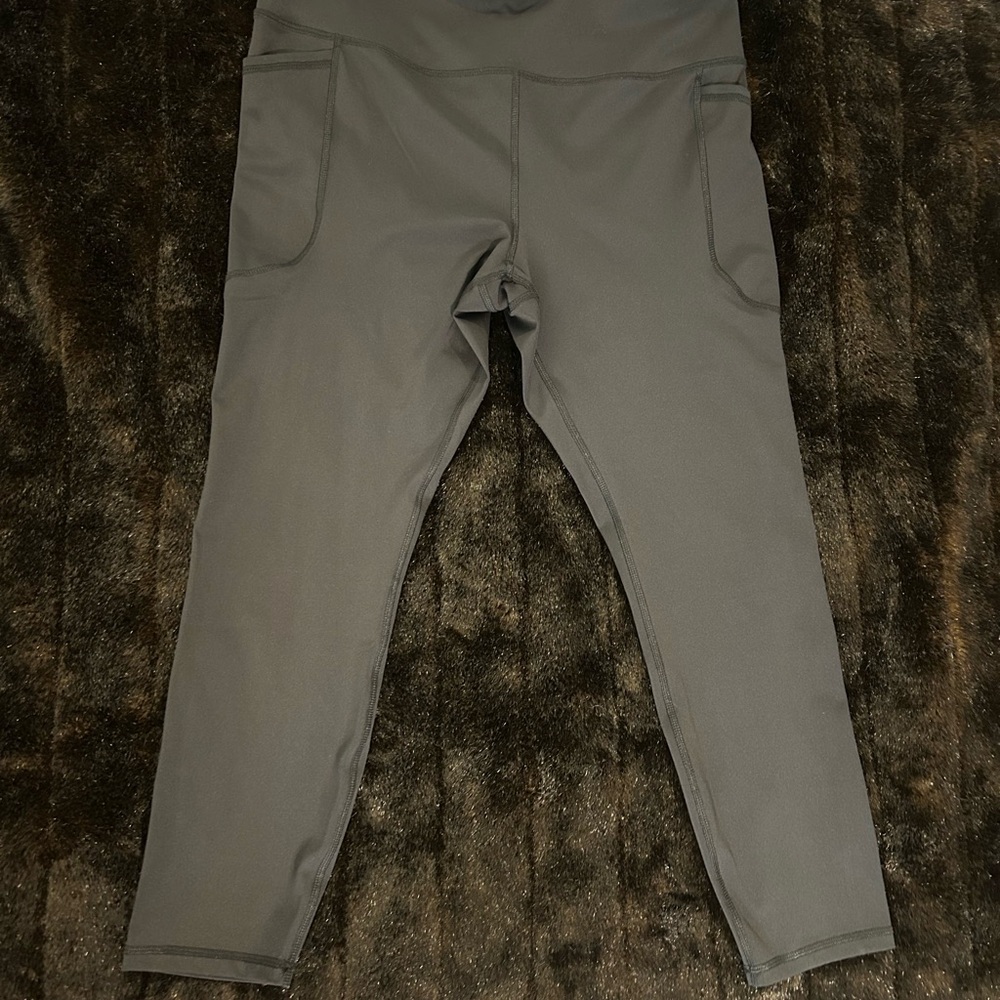Reebok High Rise Cropped Leggings Side Pockets Gray Activewear Size XL